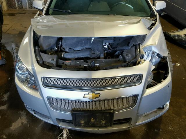 1G1ZE5EU5BF359175 - 2011 CHEVROLET MALIBU LTZ 银色 照片 9