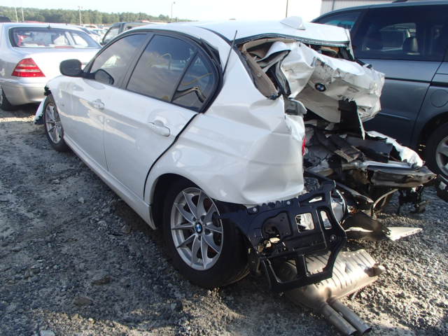 WBAPH7G59ANM50541 - 2010 BMW 328I WHITE photo 3