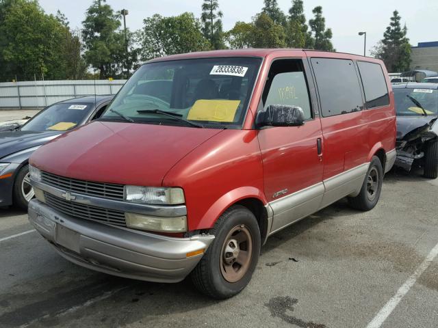 1GNDM19W61B121325 - 2001 CHEVROLET ASTRO RED photo 2