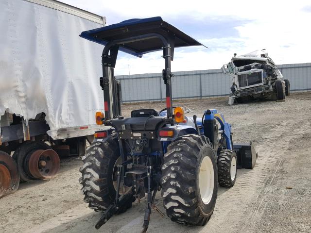 138RF006838 - 2012 NEWH TRACTOR BLUE photo 4