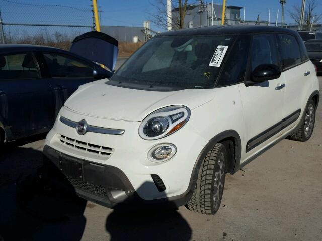 ZFBCFADH8EZ021556 - 2014 FIAT 500L TREKK WHITE photo 2