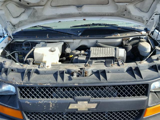 1GCGG29V851262497 - 2005 CHEVROLET EXPRESS G2 WHITE photo 7