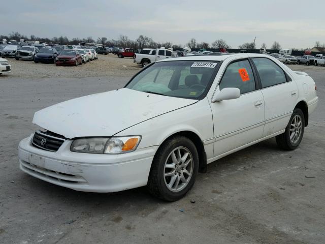 4T1BF28K51U964074 - 2001 TOYOTA CAMRY LE WHITE photo 2