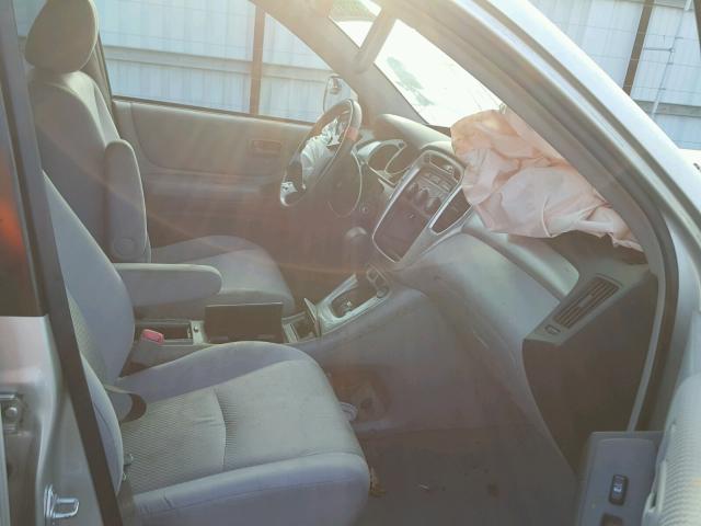 JTEDD21A250127201 - 2005 TOYOTA HIGHLANDER SILVER photo 5