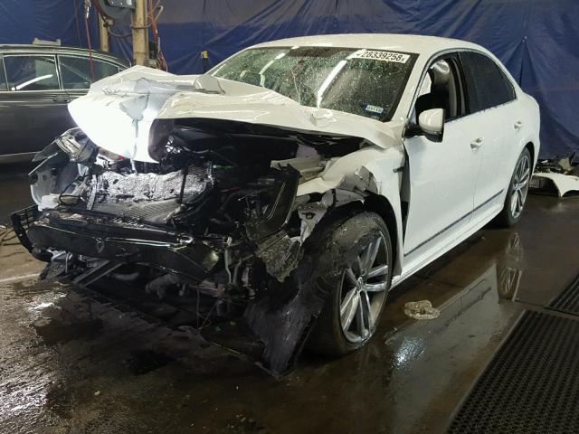 1VWDT7A3XHC033783 - 2017 VOLKSWAGEN PASSAT R-L WHITE photo 2
