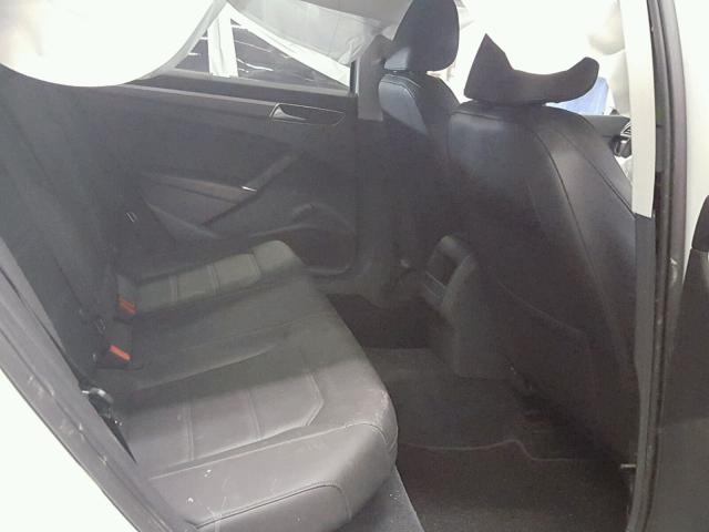 1VWDT7A3XHC033783 - 2017 VOLKSWAGEN PASSAT R-L WHITE photo 6