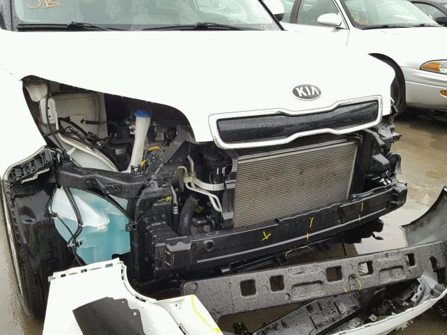 KNDJP3A57G7241065 - 2016 KIA SOUL + WHITE photo 9