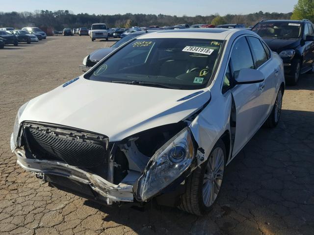 1G4PR5SK2D4215065 - 2013 BUICK VERANO CON WHITE photo 2