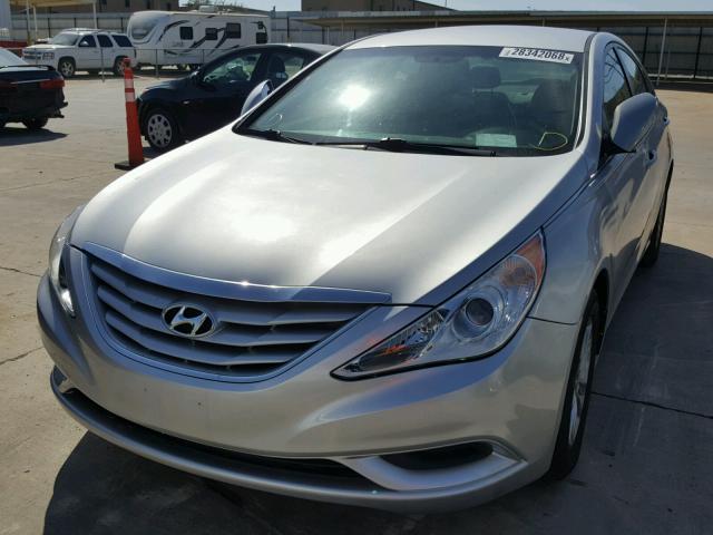 5NPEB4AC3CH469882 - 2012 HYUNDAI SONATA GLS SILVER photo 2