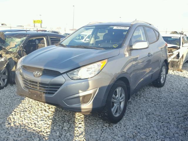 KM8JU3ACXAU114726 - 2010 HYUNDAI TUCSON GLS GRAY photo 2