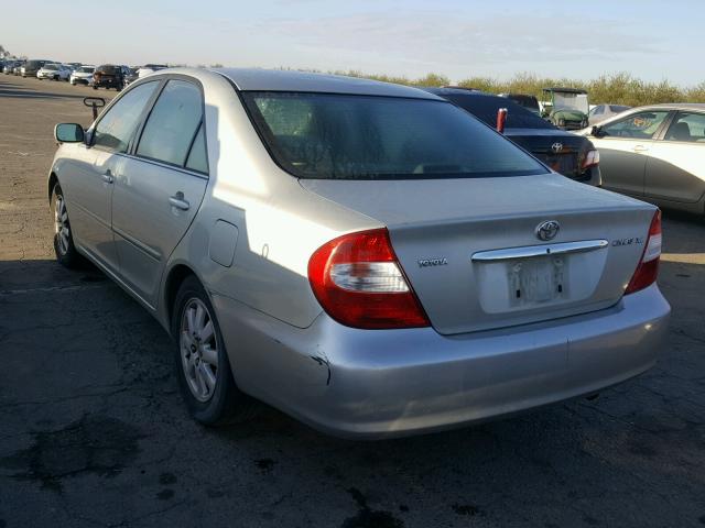 JTDBE30K820053500 - 2002 TOYOTA CAMRY LE SILVER photo 3