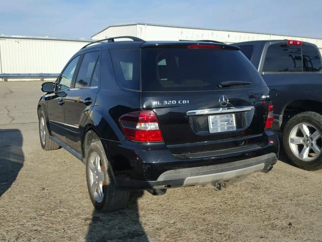 4JGBB22EX8A368971 - 2008 MERCEDES-BENZ ML 320 CDI BLACK photo 3