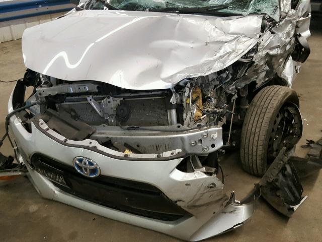 JTDKDTB32F1577234 - 2015 TOYOTA PRIUS C SILVER photo 9