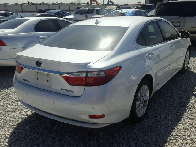 JTHBW1GG2D2038385 - 2013 LEXUS ES 300H WHITE photo 4