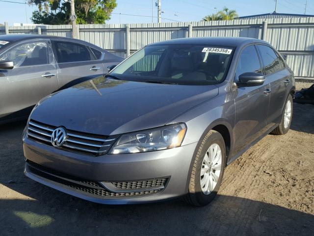 1VWAH7A38DC075464 - 2013 VOLKSWAGEN PASSAT S GRAY photo 2