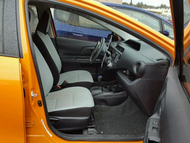 JTDKDTB37F1095214 - 2015 TOYOTA PRIUS C ORANGE photo 5