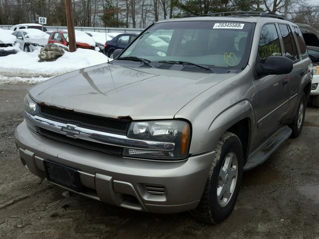 1GNDT13S422420645 - 2002 CHEVROLET TRAILBLAZE GRAY photo 2