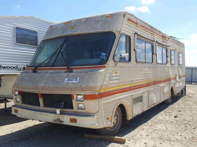 1GBKP37W9H3329360 - 1987 CHEVROLET P30 BEIGE photo 2