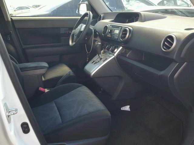JTLZE4FEXCJ027311 - 2012 TOYOTA SCION XB WHITE photo 5