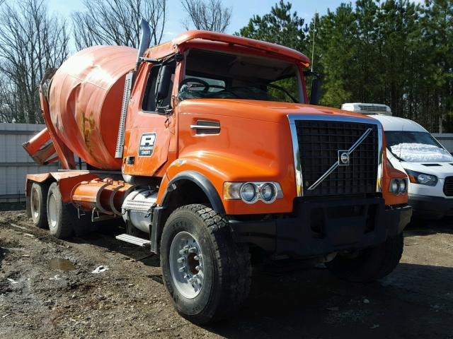 4V5KC9GG07N458268 - 2007 VOLVO VHD ORANGE photo 1