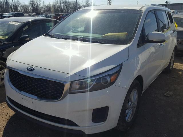 KNDMB5C11G6171098 - 2016 KIA SEDONA LX WHITE photo 2