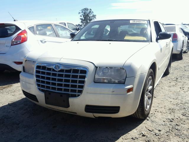 2C3KA43R06H506878 - 2006 CHRYSLER 300 WHITE photo 2