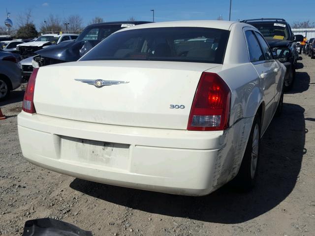 2C3KA43R06H506878 - 2006 CHRYSLER 300 WHITE photo 4