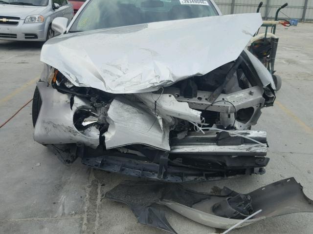 2G2WP522741280323 - 2004 PONTIAC GRAND PRIX SILVER photo 9