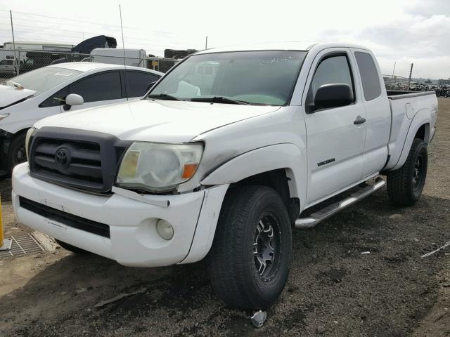 5TETU62N96Z310816 - 2006 TOYOTA TACOMA PRE WHITE photo 2