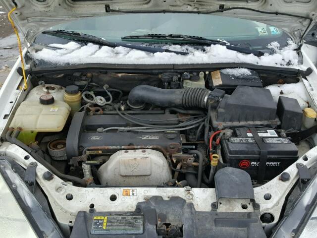 1FAFP36302W262874 - 2002 FORD FOCUS SE WHITE photo 7