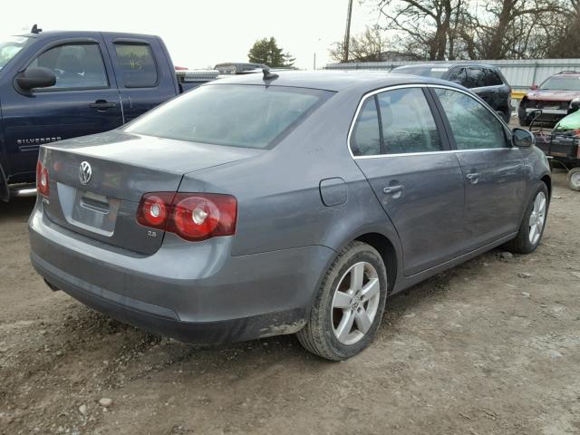 3VWRZ71K98M080913 - 2008 VOLKSWAGEN JETTA SE GRAY photo 4