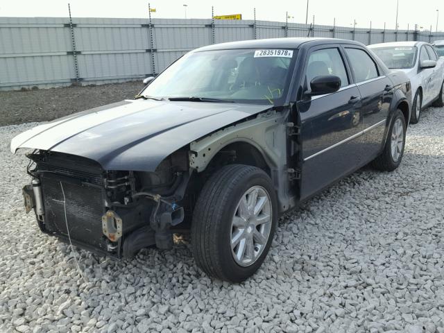 2C3KA33G58H132084 - 2008 CHRYSLER 300 LIMITE BLACK photo 2