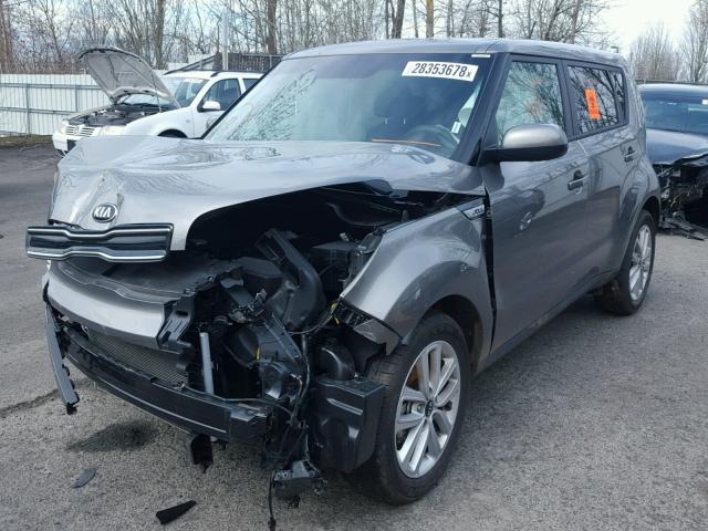 KNDJP3A50J7542168 - 2018 KIA SOUL + GRAY photo 2