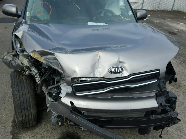 KNDJP3A50J7542168 - 2018 KIA SOUL + GRAY photo 9