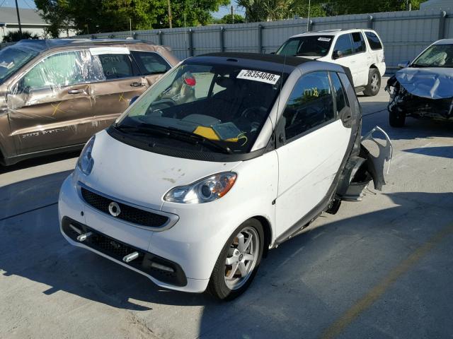 WMEEK3BA0FK821041 - 2015 SMART FORTWO PAS 白色 照片 2