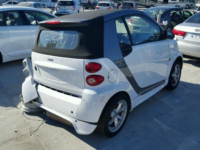 WMEEK3BA0FK821041 - 2015 SMART FORTWO PAS 白色 照片 4
