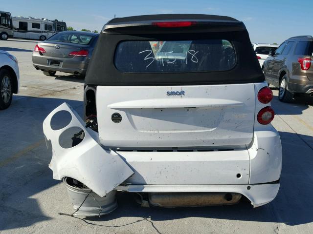 WMEEK3BA0FK821041 - 2015 SMART FORTWO PAS 白色 照片 6