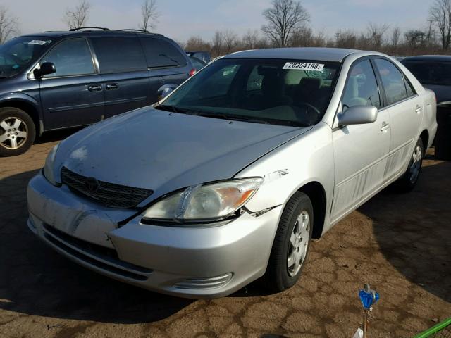 4T1BE32K02U036790 - 2002 TOYOTA CAMRY LE SILVER photo 2