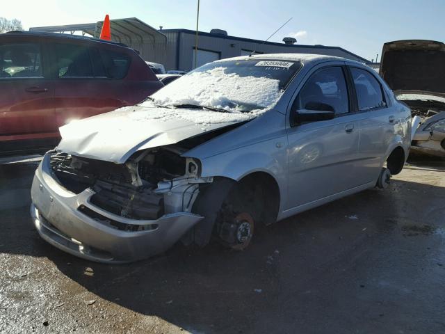 KL1TD52635B302448 - 2005 CHEVROLET AVEO BASE SILVER photo 2