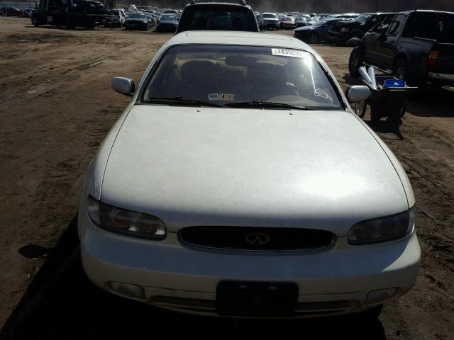 JNKAY21D2SM203332 - 1995 INFINITI J30 WHITE photo 9