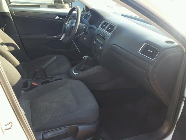 3VW2K7AJ8BM398641 - 2011 VOLKSWAGEN JETTA BASE 白色 照片 5