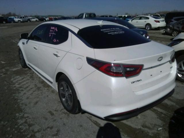 KNAGM4AD5F5078665 - 2015 KIA OPTIMA HYB WHITE photo 3