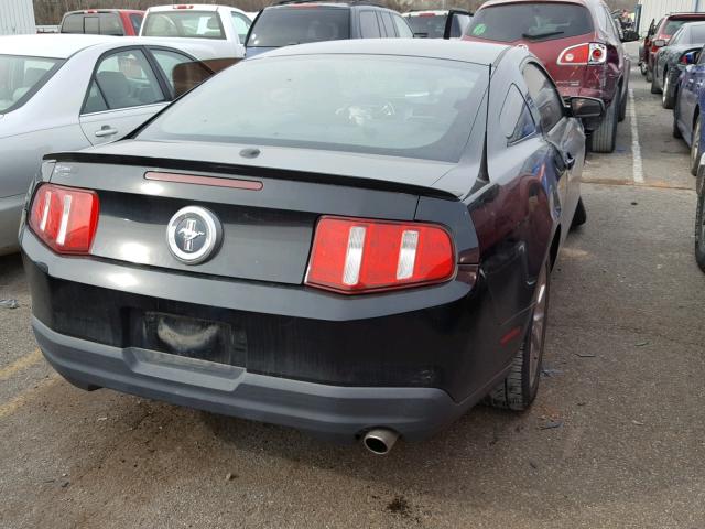 1ZVBP8AN6A5172449 - 2010 FORD MUSTANG BLACK photo 4