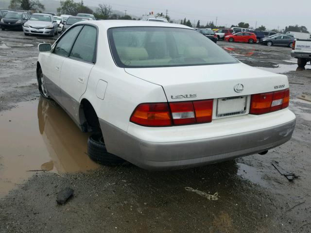 JT8BF28GXW5048619 - 1998 LEXUS ES 300 CREAM photo 3