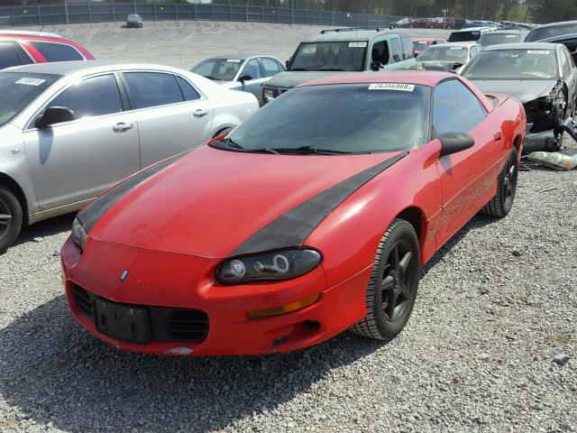 2G1FP22K122144988 - 2002 CHEVROLET CAMARO RED photo 2