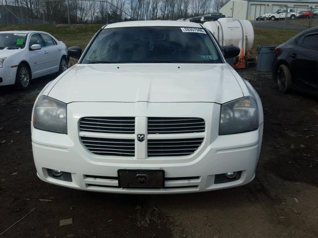 2D4FV47V57H864443 - 2007 DODGE MAGNUM SXT WHITE photo 9