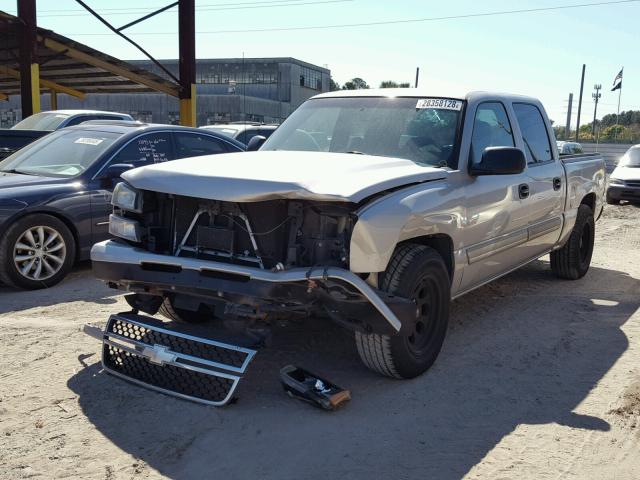 2GCEC13V261304406 - 2006 CHEVROLET SILVERADO SILVER photo 2