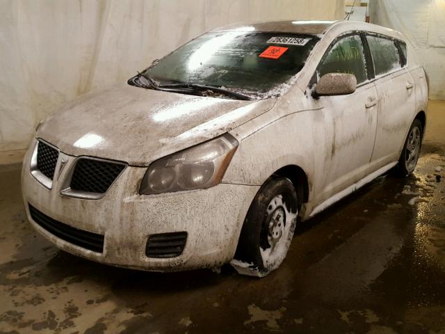 5Y2SP6E82AZ418921 - 2010 PONTIAC VIBE WHITE photo 2