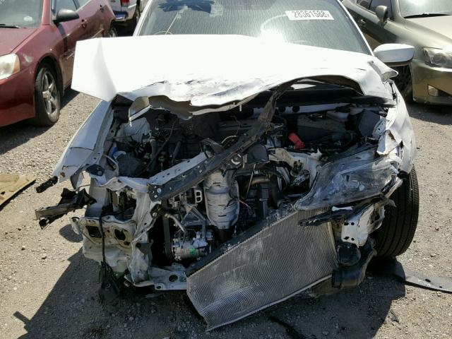 19UDE2F76HA015581 - 2017 ACURA ILX PREMIU WHITE photo 9