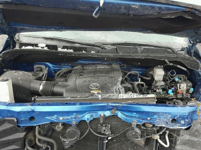 5TFUY5F12HX594455 - 2017 TOYOTA TUNDRA DOU BLUE photo 7